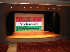 Augusztus 20. színpad háttér F