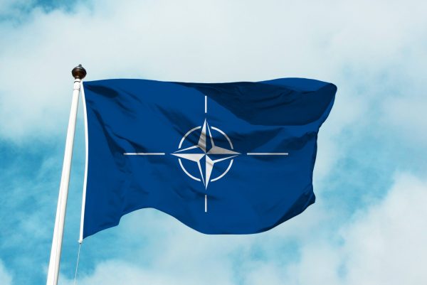 NATO zászlaja