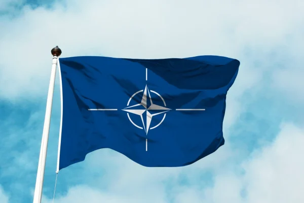 NATO zászlaja – lobogó zászló